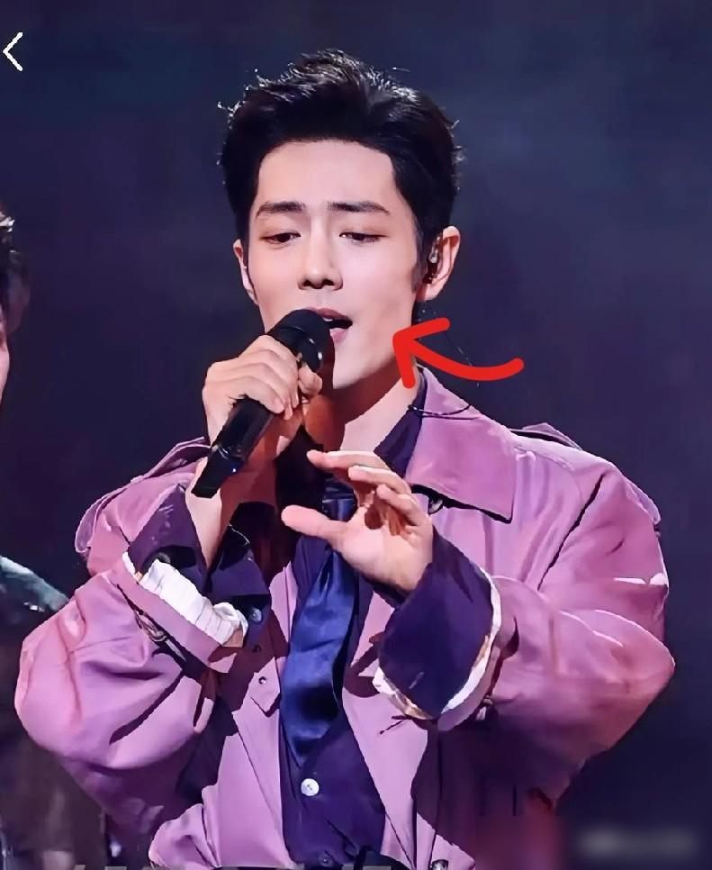 细心的网友都发现了，东方卫视跨年肖战发生了一个很大的变化。说白了就是整个人肉