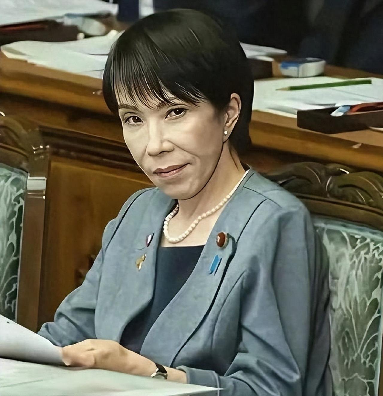 中国宣布制裁岩崎茂不到24小时，高市早苗立即向中方喊话，态度、语气软了许多，但又