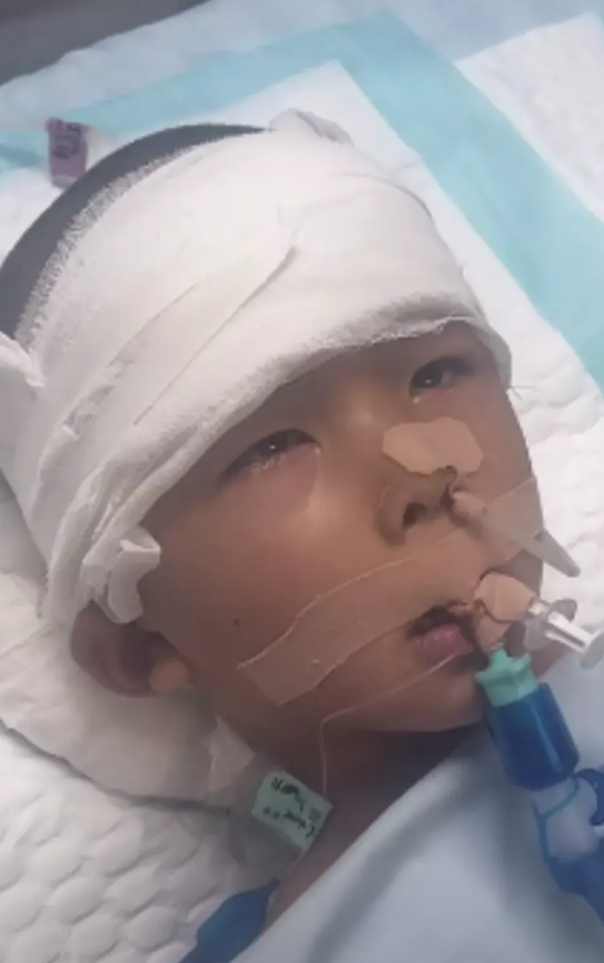 天塌了，父母崩溃了，儿子说自己身体不舒服难受，饭也吃不下去，父母带儿子去医院检查