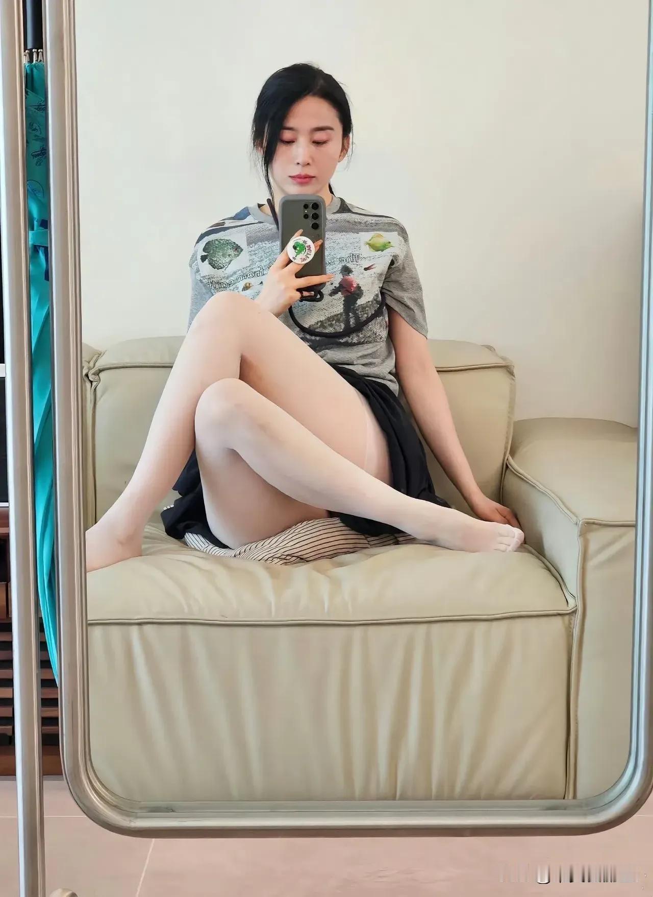 慵懒午后，舒适自拍，清新穿搭