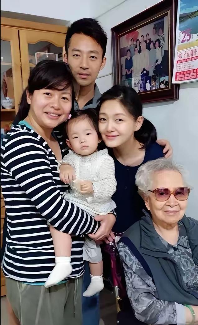 大S又上热搜了，还是因为钱的事。和汪小菲的拉锯战，法院判汪支付费用，汪不服要上