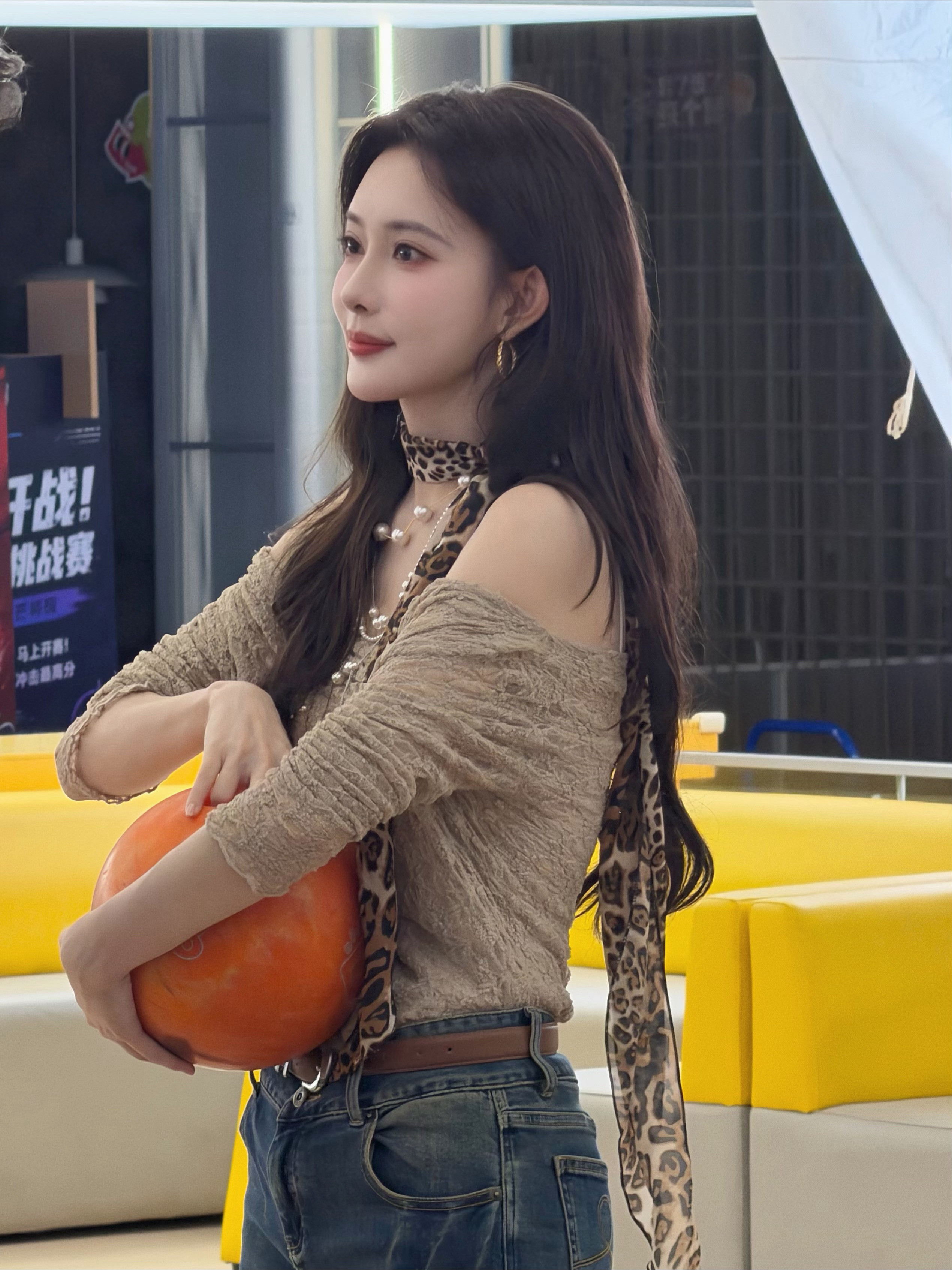 女神姐姐孟子义孟子义给张月生日会送花篮孟子义郝念片场plog孟子义​​