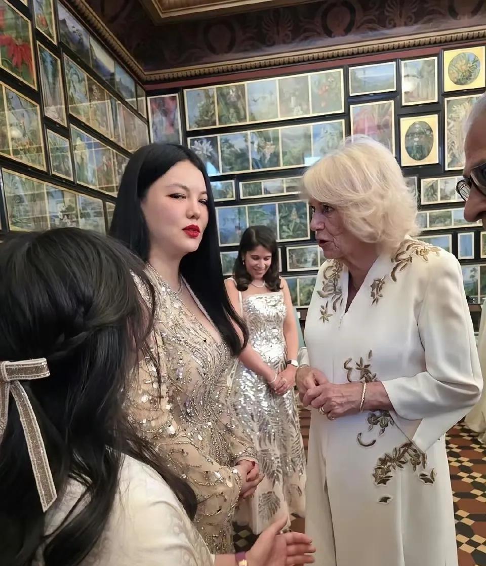 我去，李湘真牛，这是真的成为了贵族！和英国皇后侃侃而谈，甚至感觉她更有气质，