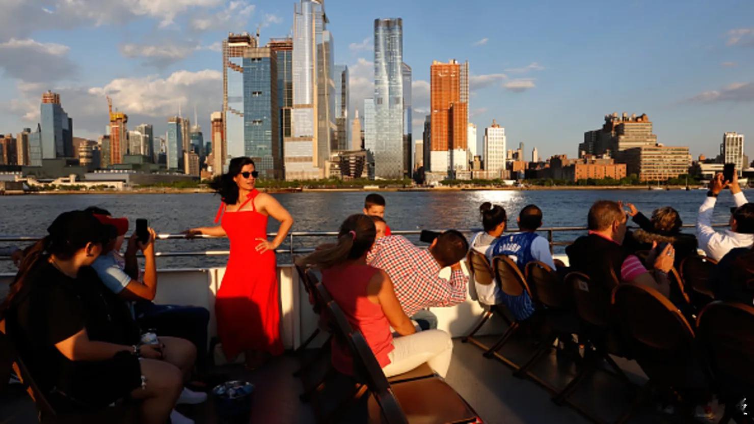 【前往美国旅行的游客必须缴纳250美元的新“签证诚信费”】（CNBC）根据特