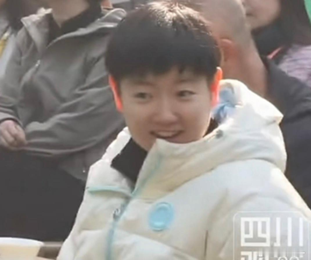 孙颖莎梁靖崑对视没憋住笑意我的天哪！软呼呼软呼呼孙颖莎