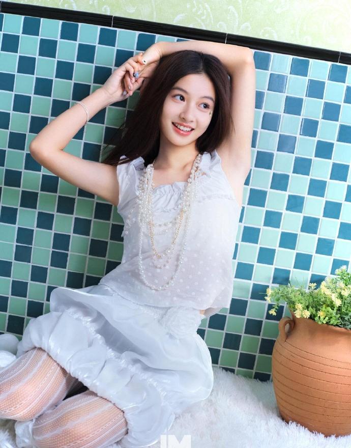 七七的杂志看看咋样捏​​​