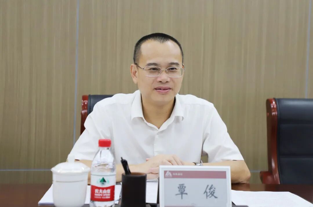 当选区长2个月, 覃俊被查! 官方批露: 跑官要官、违规插手工程项目发包
