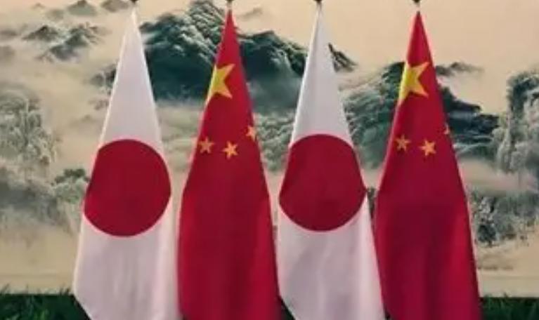 照中日关系眼下这个态势走下去，中国对日本的单方面免签政策，年底还能不能继续，恐怕