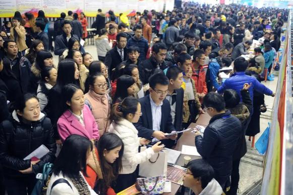 中央亮剑！十五五规划一把扯下了教育与就业的遮羞布：一边是5000万大学生、满