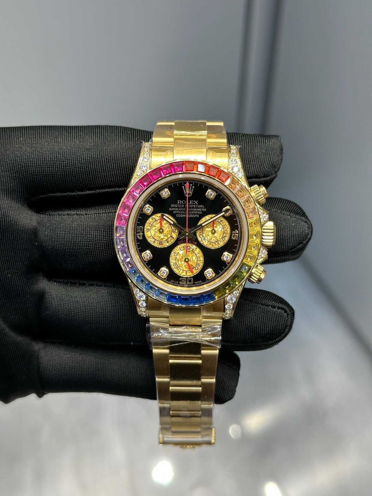 彩虹在腕间：劳力士迪通拿的绚丽变身当彩虹遇上机械时计，会是怎样一番景象？劳力士用一枚腕表给出了答案。