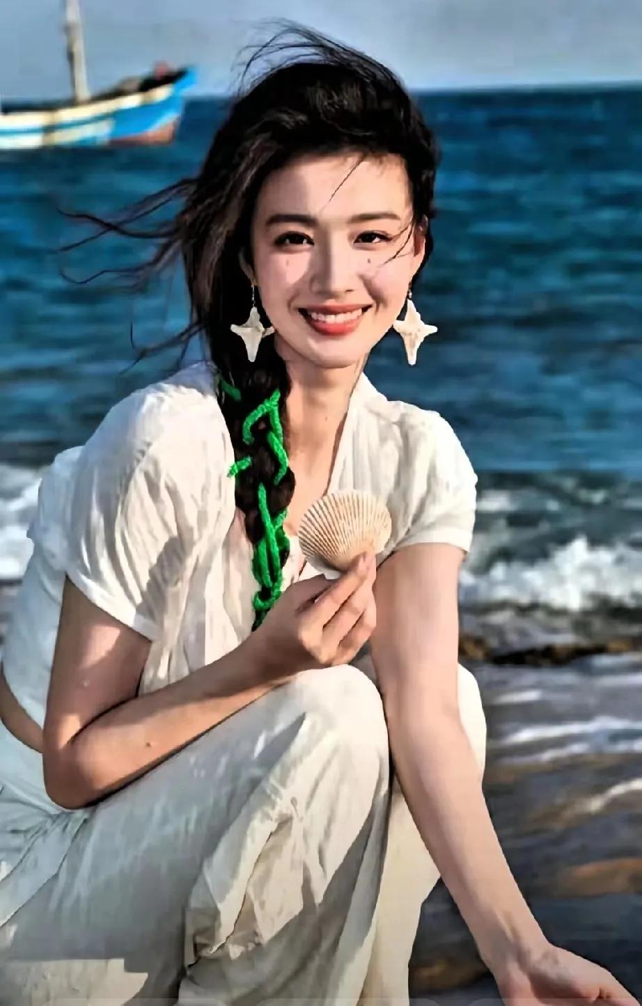 家人们谁懂啊！最近被王楚然狠狠拿捏了！在95后小花里，她简直是独特的存在。长相自