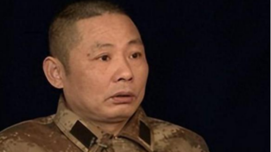2007年，越战老兵刘亮华在民政局申请低保时，因被工作人员嘲讽“不要脸”，一怒之