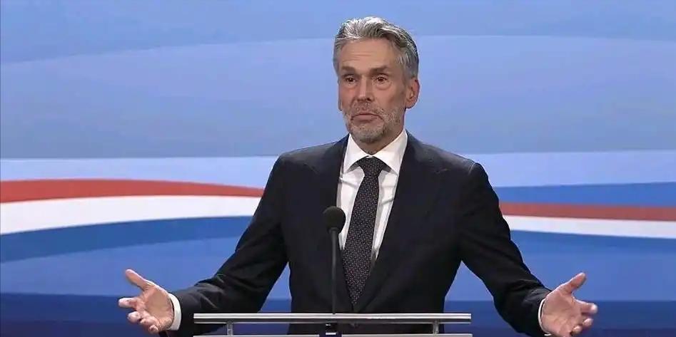 荷兰首相舒夫公开表示“我们出手是好意,中国误会了”。 中国籍CEO被撤,员工