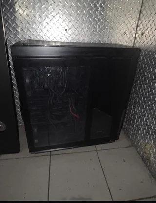 【垃圾堆捡到旧旗舰整机！网友拆出4张1080Ti：都还能正常点亮】一位Reddit网友发帖分享捡漏经