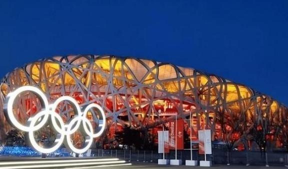 国际奥委会急了，多次想让中国申办奥运会，可中国完全不搭理，主要原因还是西方国家太