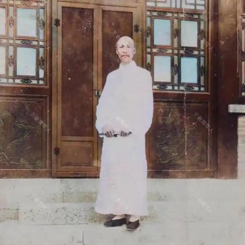 1926年11月，孙传芳在天津的蔡家花园见到奉系将领杨宇霆后，为了化解二人先前的