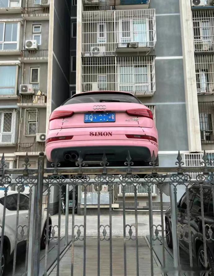 小区这个停车靠谱，不怕洪水来袭！​​​