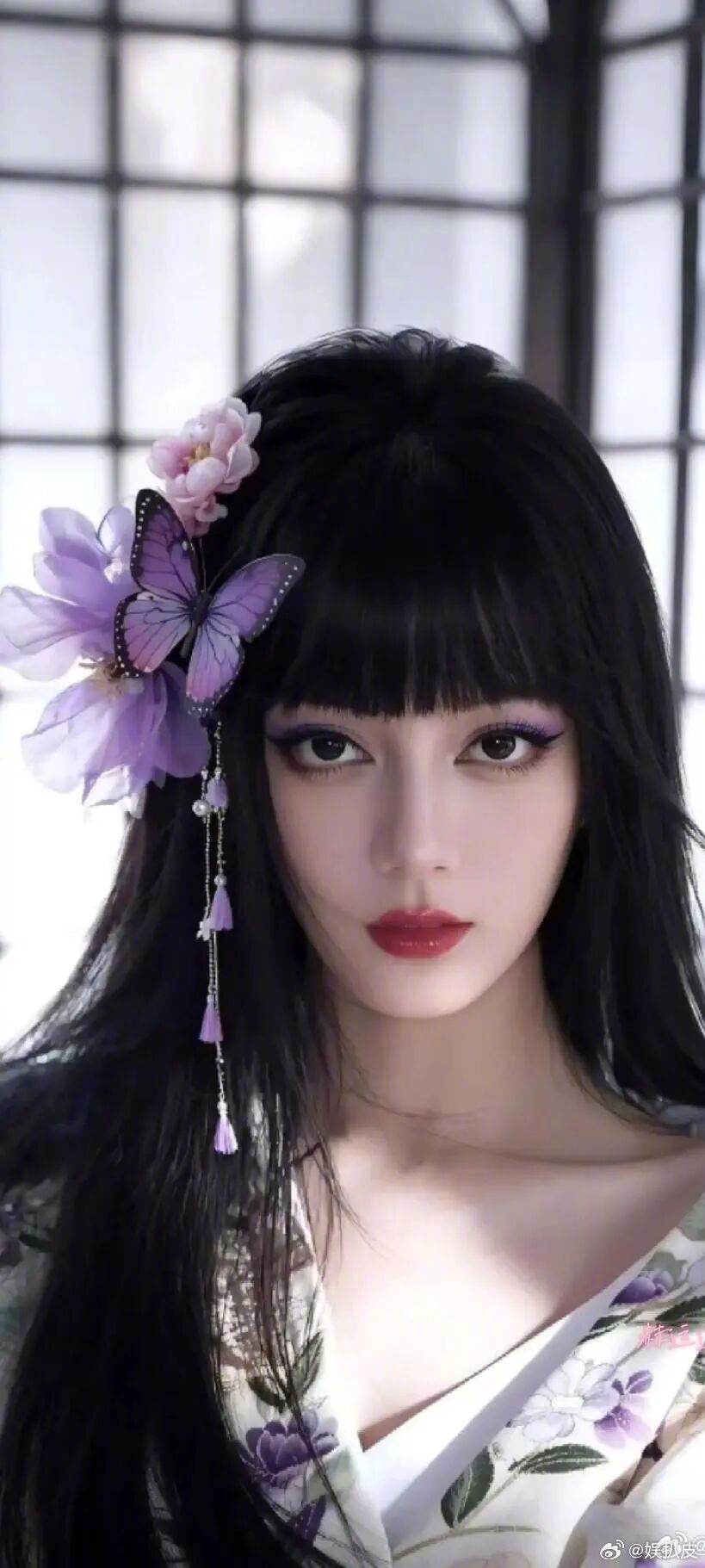 迪丽热巴回看自己的来时路回望一路走来的点点滴滴，有坎坷亦有收获，迪丽热巴带着过往