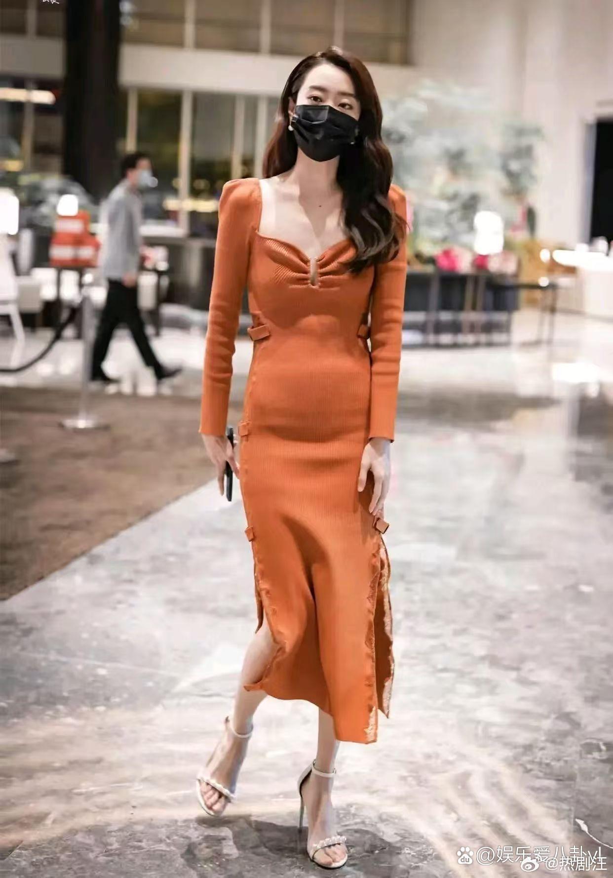 张小斐这么瘦了，都还有小肚子…​​​