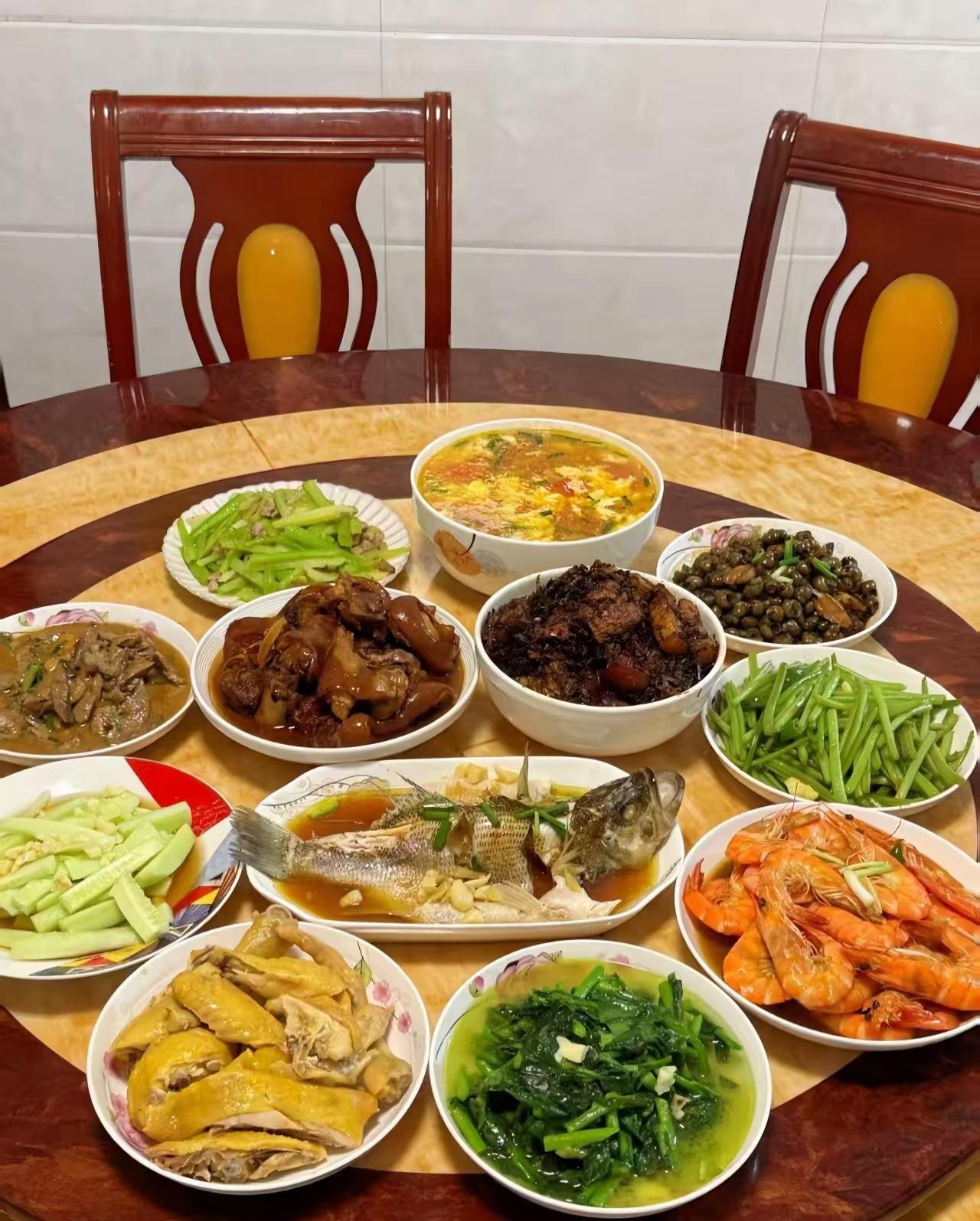 儿子儿媳结婚十年，国庆年年两手空空手回家，我随口说了一句，儿子当场翻脸，到底是谁