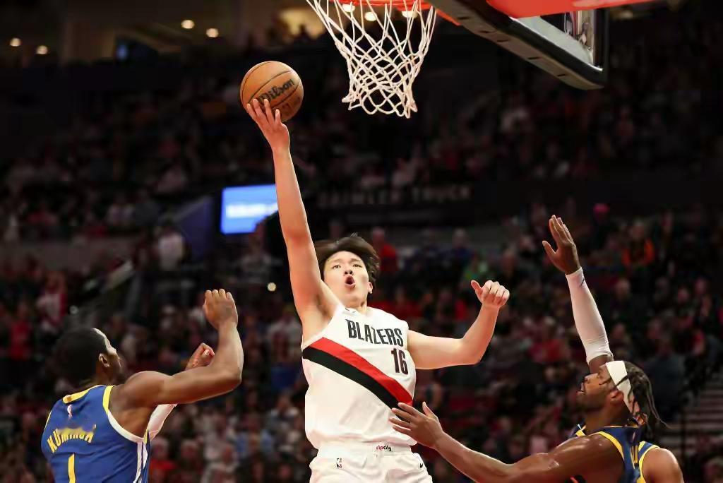 杨瀚森惊艳NBA！11+6+全能表现，中国新星正闪耀季前赛