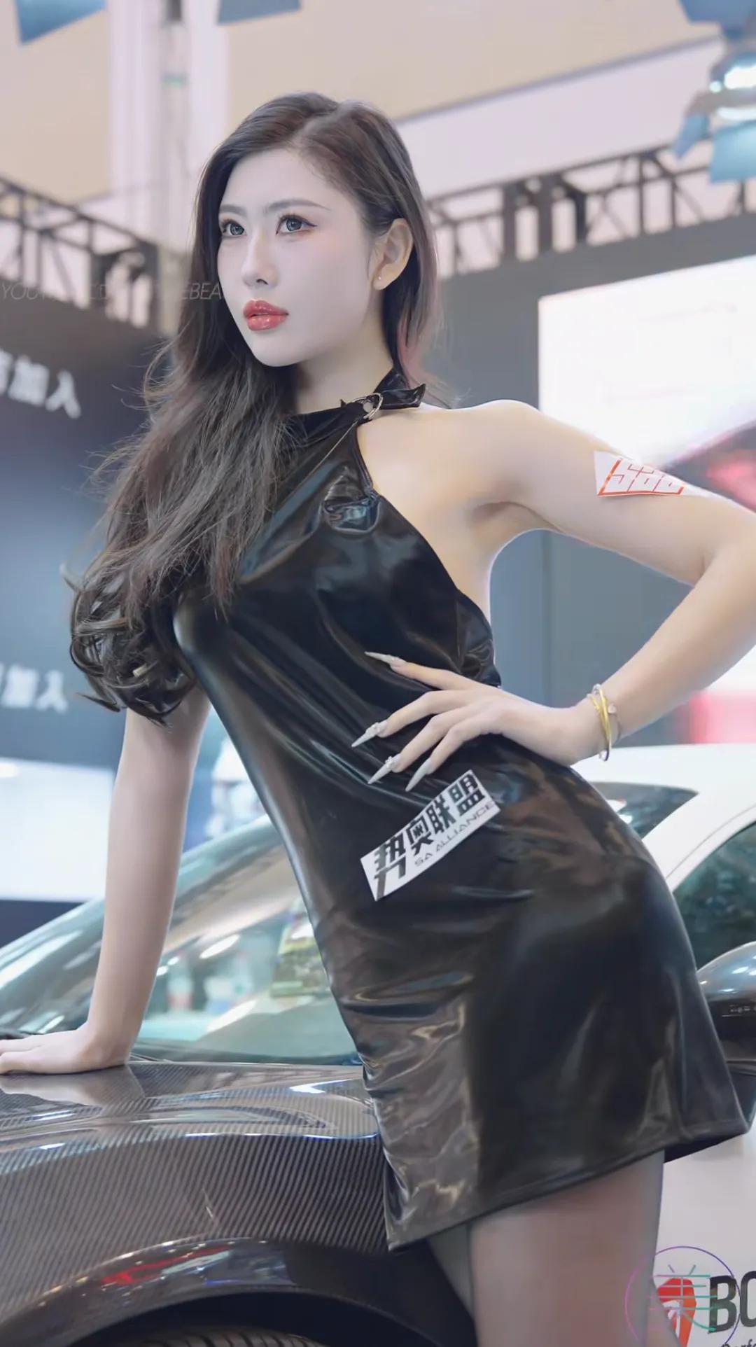 车展谁看车，都看模特了高颜颜美女车模性感长腿车模