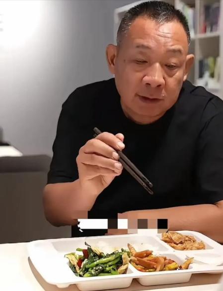 于东来的含金量还在持续上升！于东来面对人民日报专访时很平静：“我没有背叛工