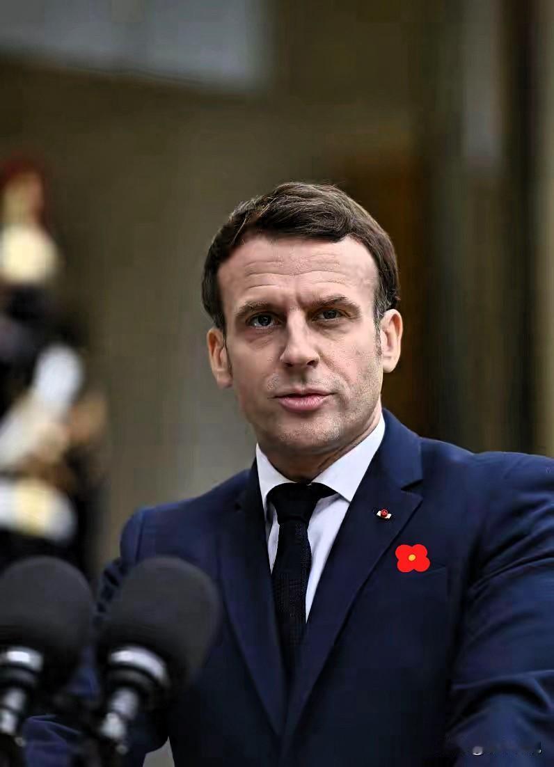 最新消息12月4日，正在访华的法国总统马克龙表示，法中两国必须解决两国间的分歧