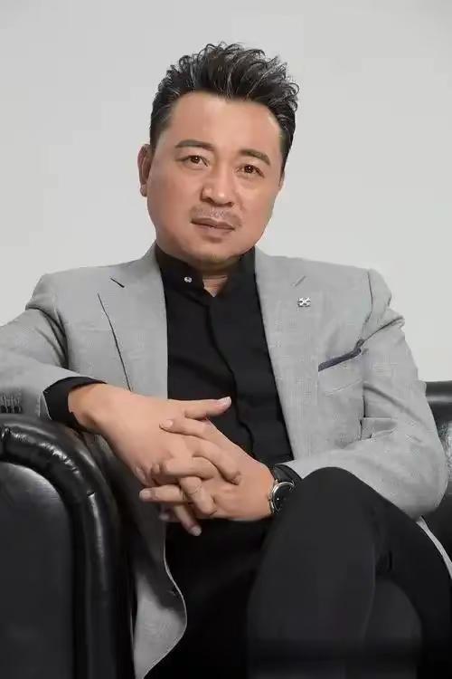 记者问张晞临:“你都快60了，为什么还这么拼命拍戏？”张晞临说:“我不敢老啊，儿