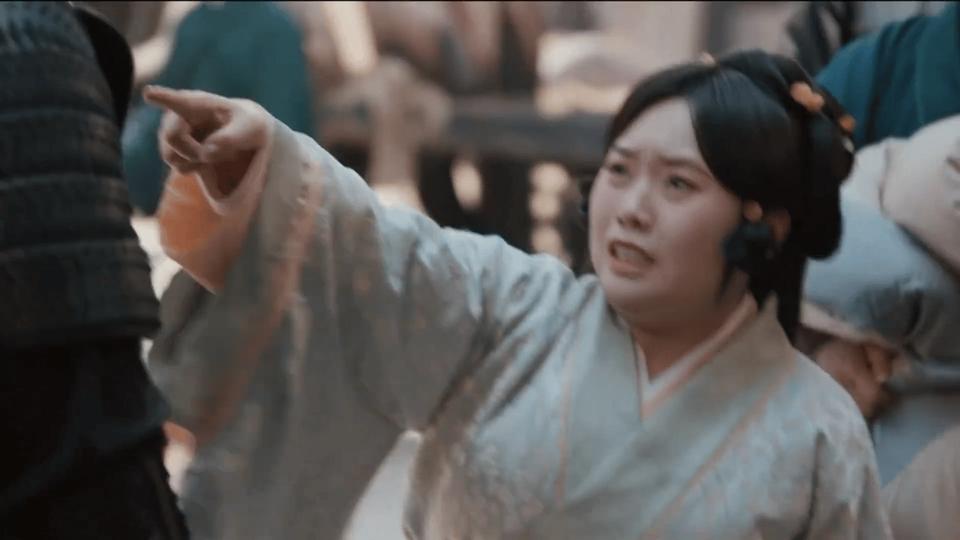 我每次看折腰李雪琴出场都会觉得有种突兀感，但是真的感觉自己又没资格吐槽她，本科毕