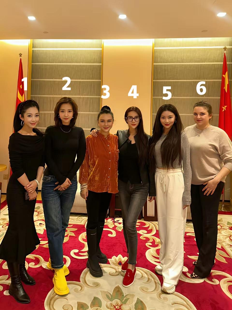 事实证明！站C位的永远都是最漂亮的。[赞]