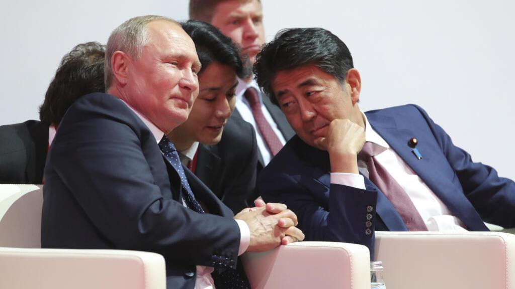 拉夫罗夫对安倍晋三“赞不绝口”，这出戏唱给高市听，更唱给日本的地理宿命听普京