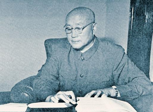 1970年10月17日深夜，南京军区作战部的电话突然响起。许世友捏着听筒，指