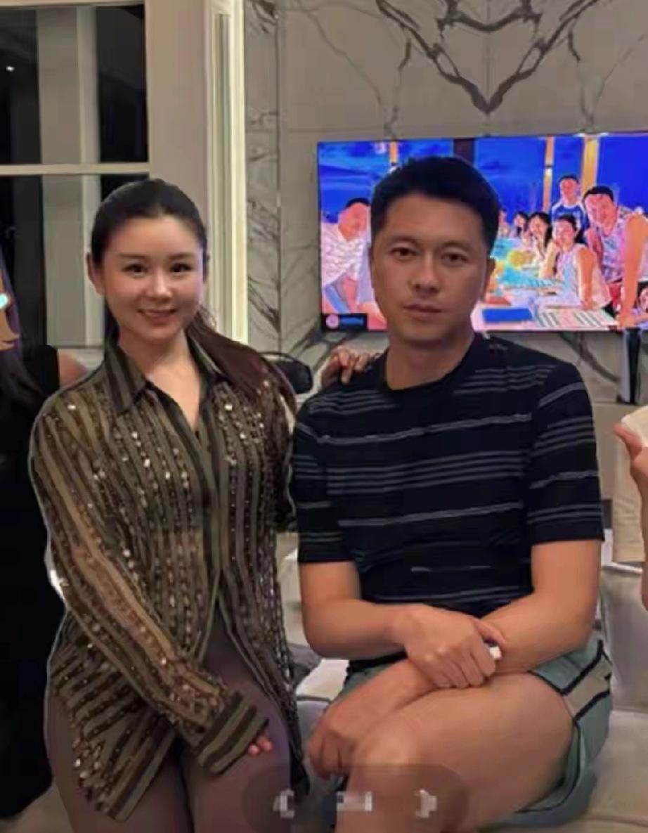 王雷回大连老家！亲自下厨做16道菜招待发小，李小萌太有眼光43岁王