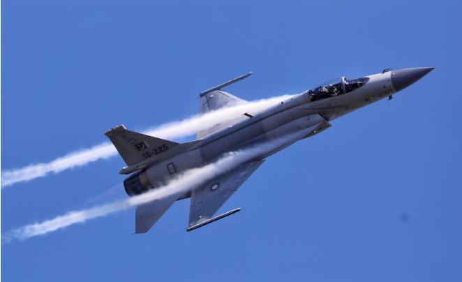 巴基斯坦真的是抖起来了，近日巴基斯坦国防部长在接受采访时洋洋得意的对记者说道。