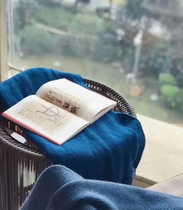 非常治愈的一段话：“生命一路，谁的心中都有难以言语的悲苦，谁的背后都有无法言说的