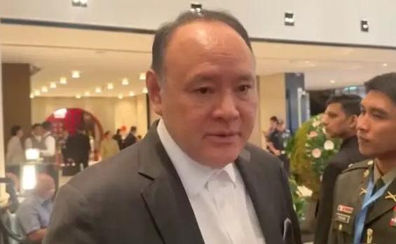被中方制裁11天后，菲律宾防长终于露面。6月21日，消失了11天的菲律宾防长特奥