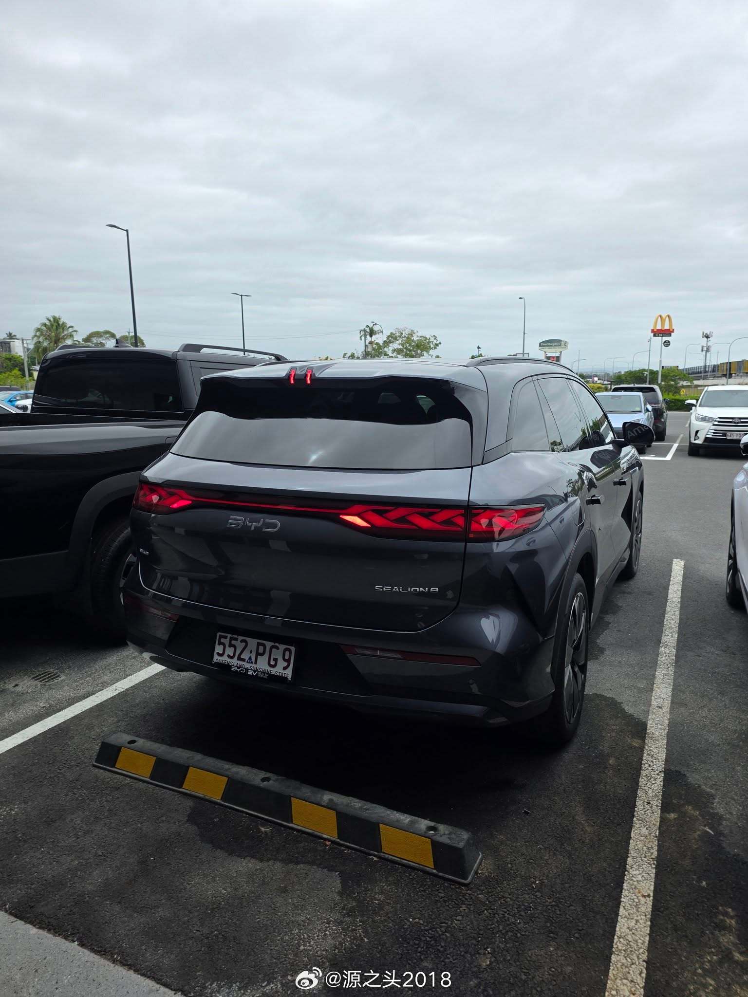 比亚迪澳大利亚1月底，唐L插混开启交付，当月销量247台。澳大利亚唐L四驱订单