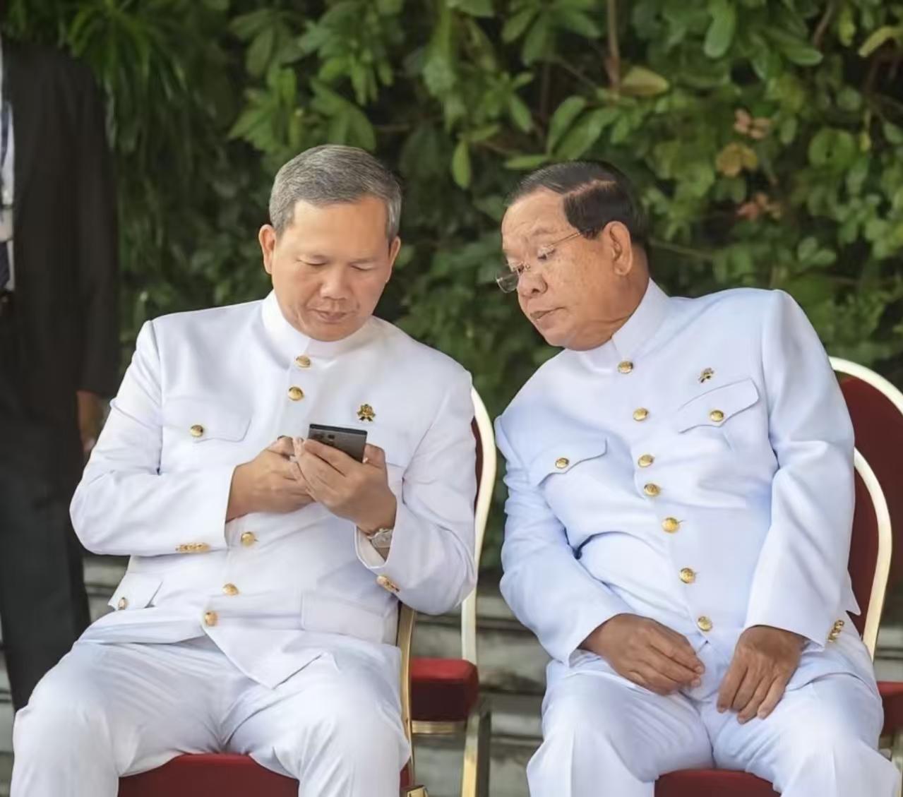 洪玛奈其实不小了，已经48岁了，只不过他在欧美留学10年时间，再回来已经跟柬埔寨