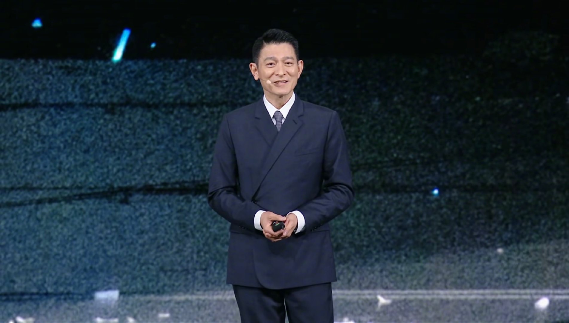 刘德华谈开合间见非凡刘德华《人生开与合》演讲里的鼓掌环节，真的值得反复回味！他