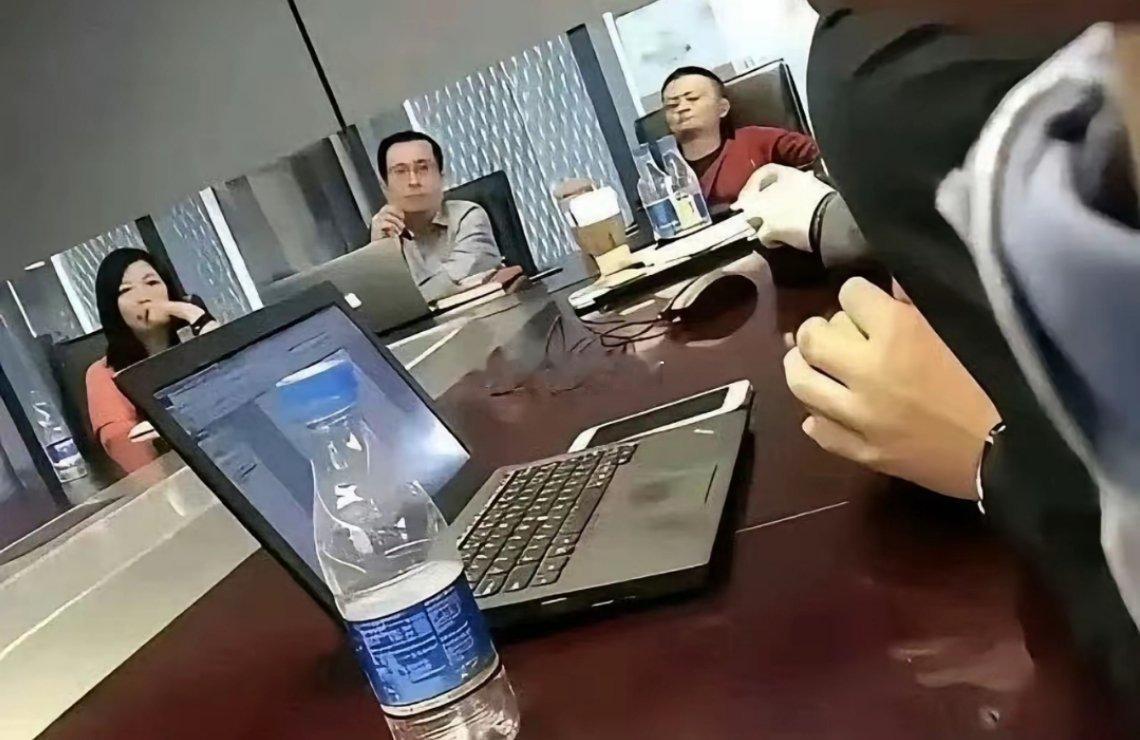 原来就连资产上亿的马云，也不想上班开会。
