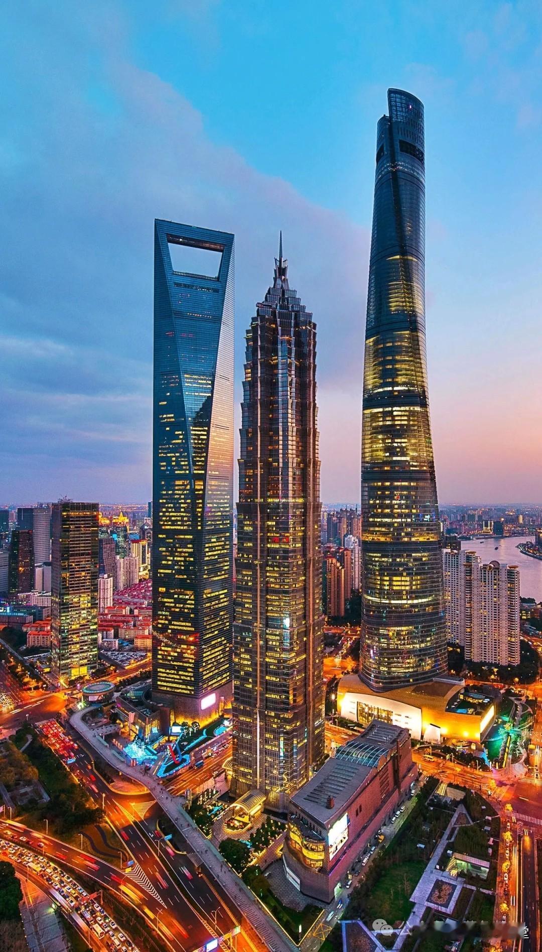 上海试点房产税：做第一个————很多事情半辈子都不一定明白。每比如逢楼市风