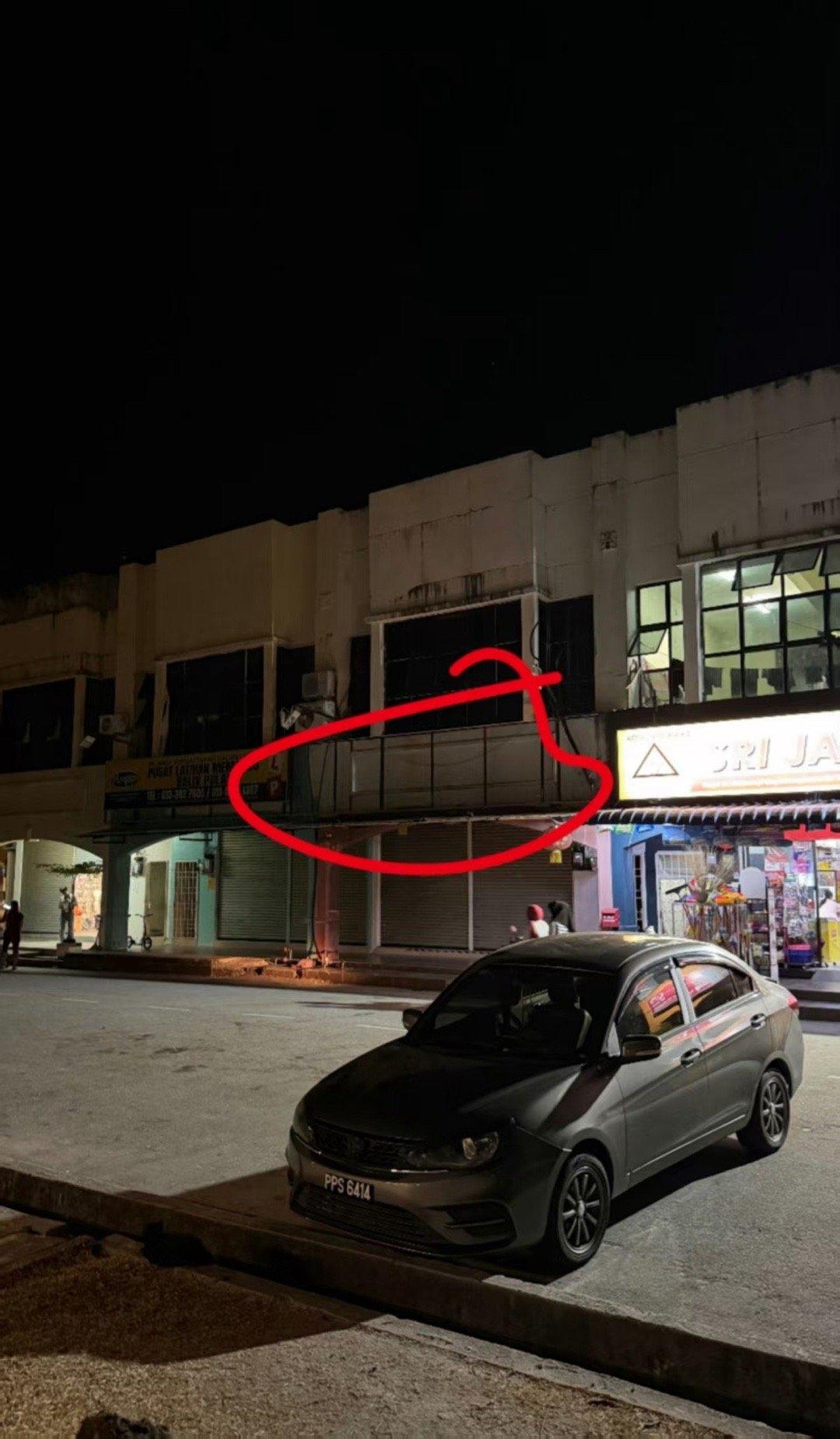 广东佛山的吕女士点外卖，遇上了一件特别离谱的事。她正常在平台上下单，没想到选到的