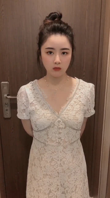 笑话：我老公平时对我一毛不拔。我实在忍不下去了于是我用小号和他聊了三个月。我老公