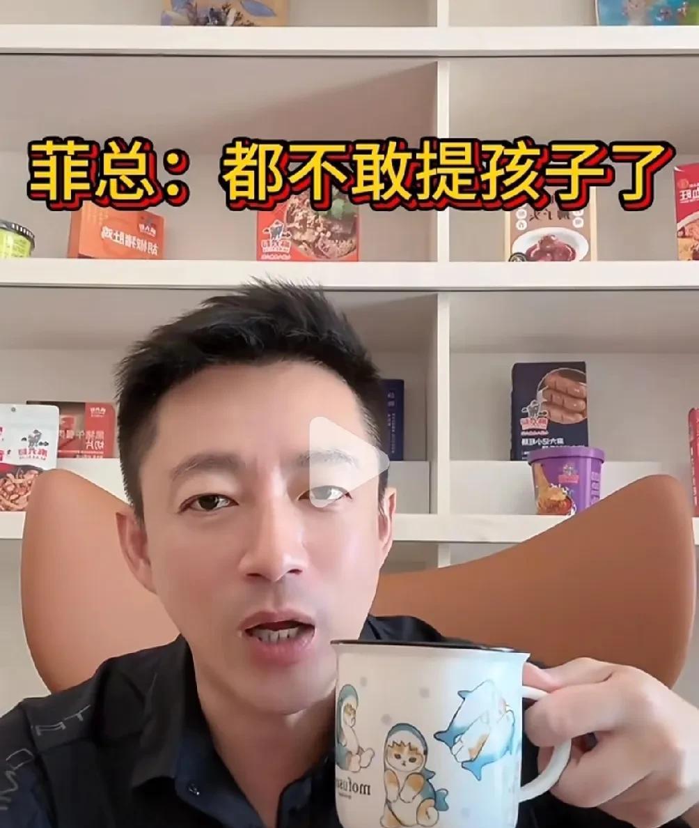 刚刚，汪小菲在湾湾直播，他说用的是霖霖的茶杯，把自己儿子的杯子霸占了，有黑宝宝提