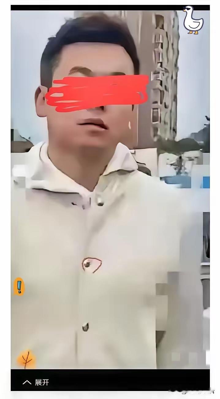 陪小三医院产检的男主人公，许姓律师，发文解释了此事，说是自己辞职了，婚也离了。​