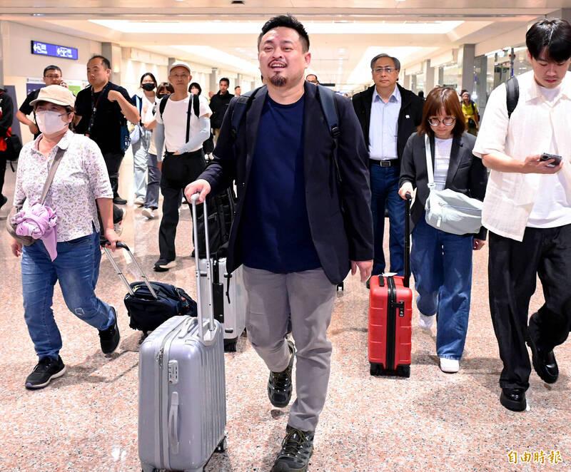 赴大陆出席APEC会议后返台民进党高官洪申翰自称“未办台胞证”台“劳动部长”