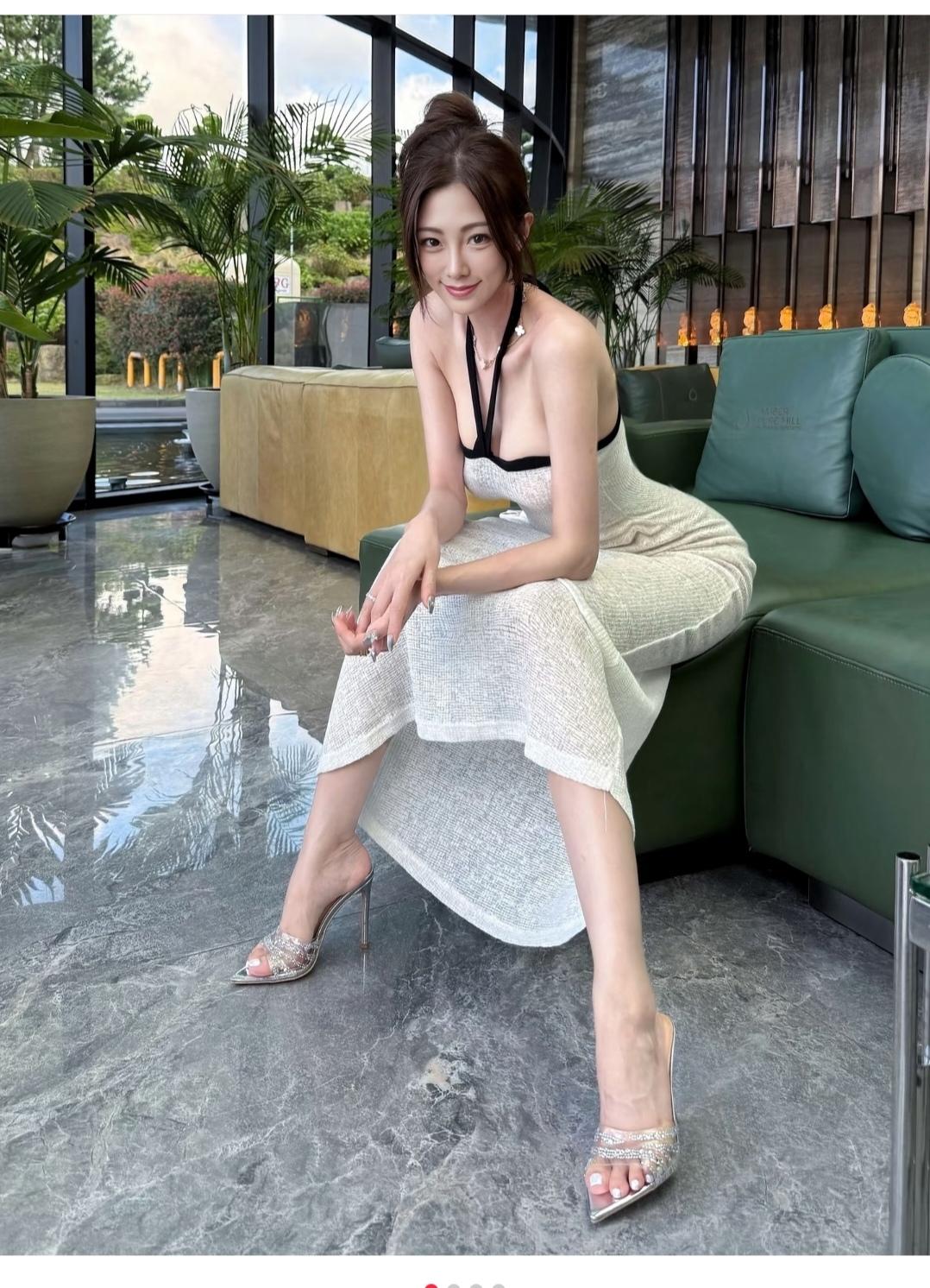 这大长腿，看着得有一米九的身高。