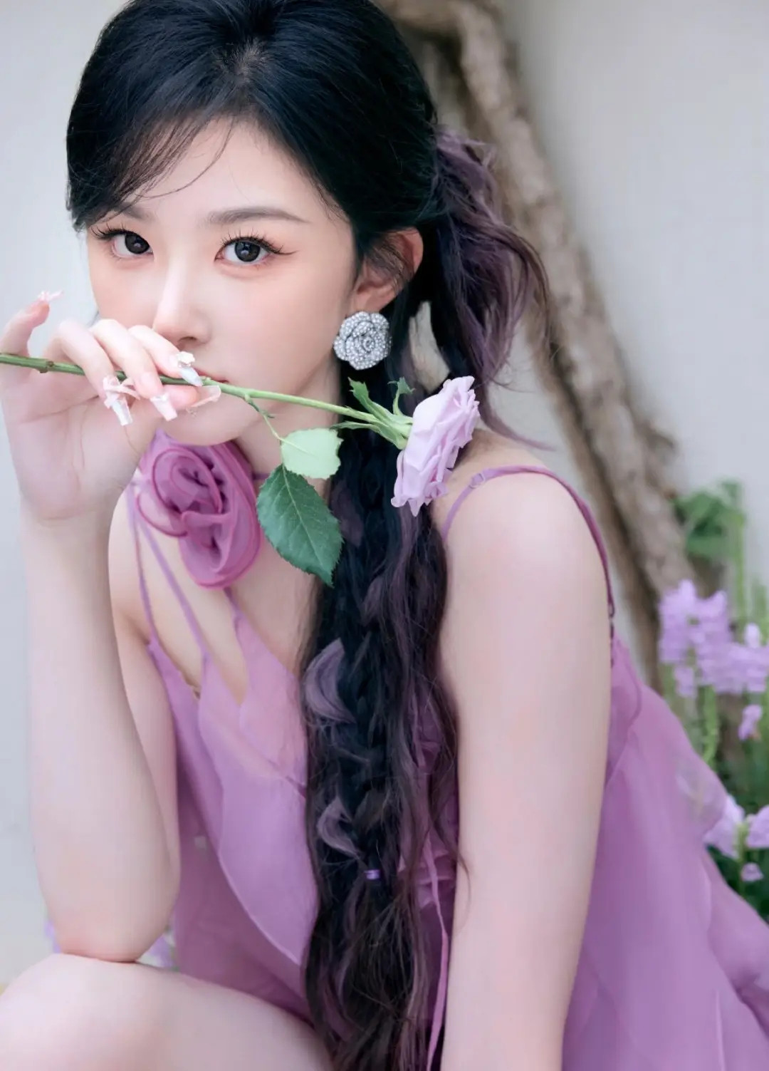 人比花美——孔雪儿孔雪儿壁纸｜内娱女明星壁纸｜孔雪儿背景图｜ins氛围感壁纸