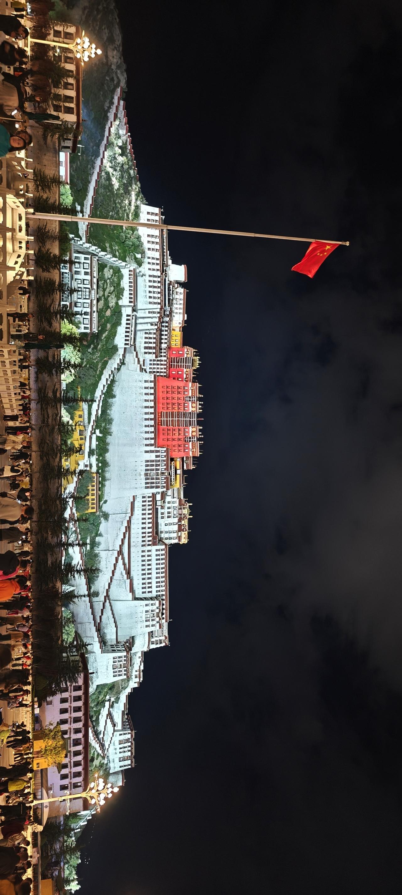 【[烟花]飞虎行旅照片】世界屋脊的建筑丰碑地点：拉萨·布达拉宫广场时间：2